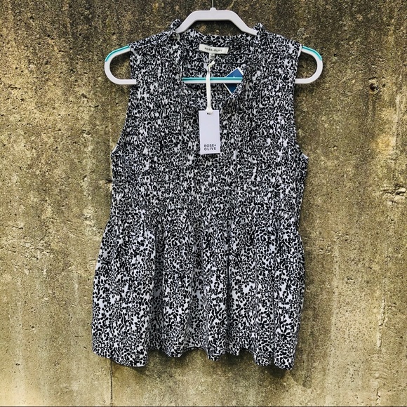Rose & Olive Tops - NWT Rose & Olive Sleeveless Blouse